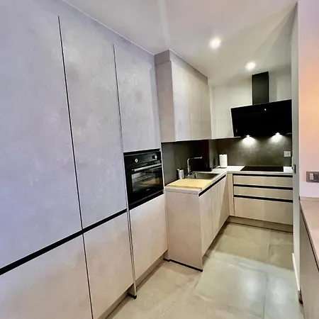 Apartment Homely Av Rosaleda Centro Historico